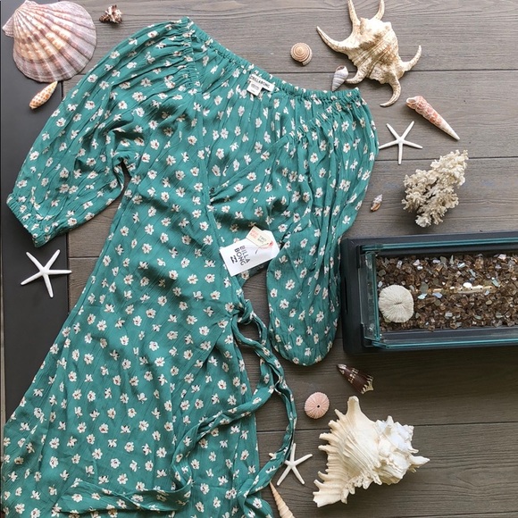 🌴🌼BILLABONG- BEST DRESSED🌼🌴 - Picture 2 of 10